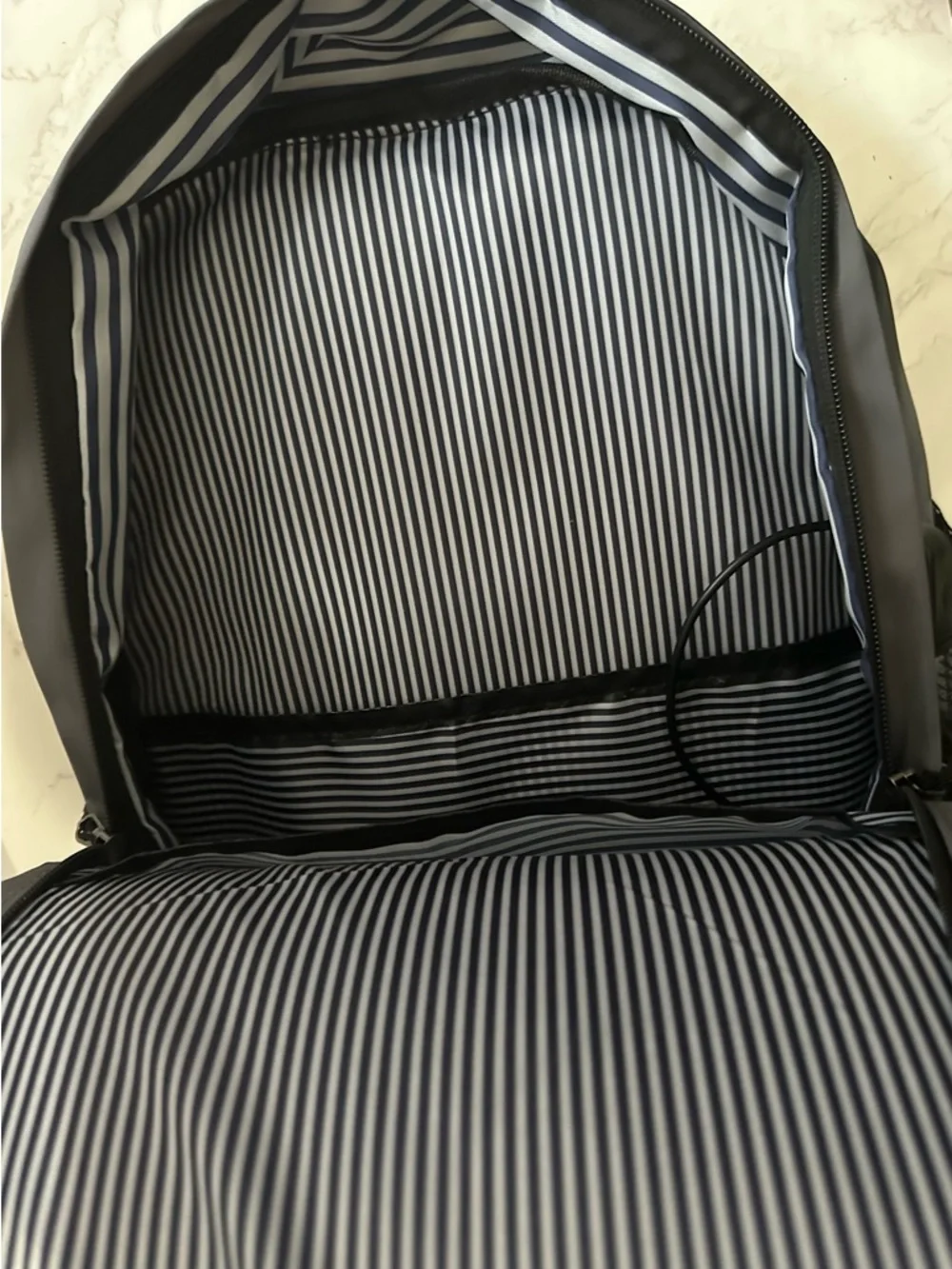 Sleek Gray Men’s Travel Backpack - Modern Everyday Carry with USB port